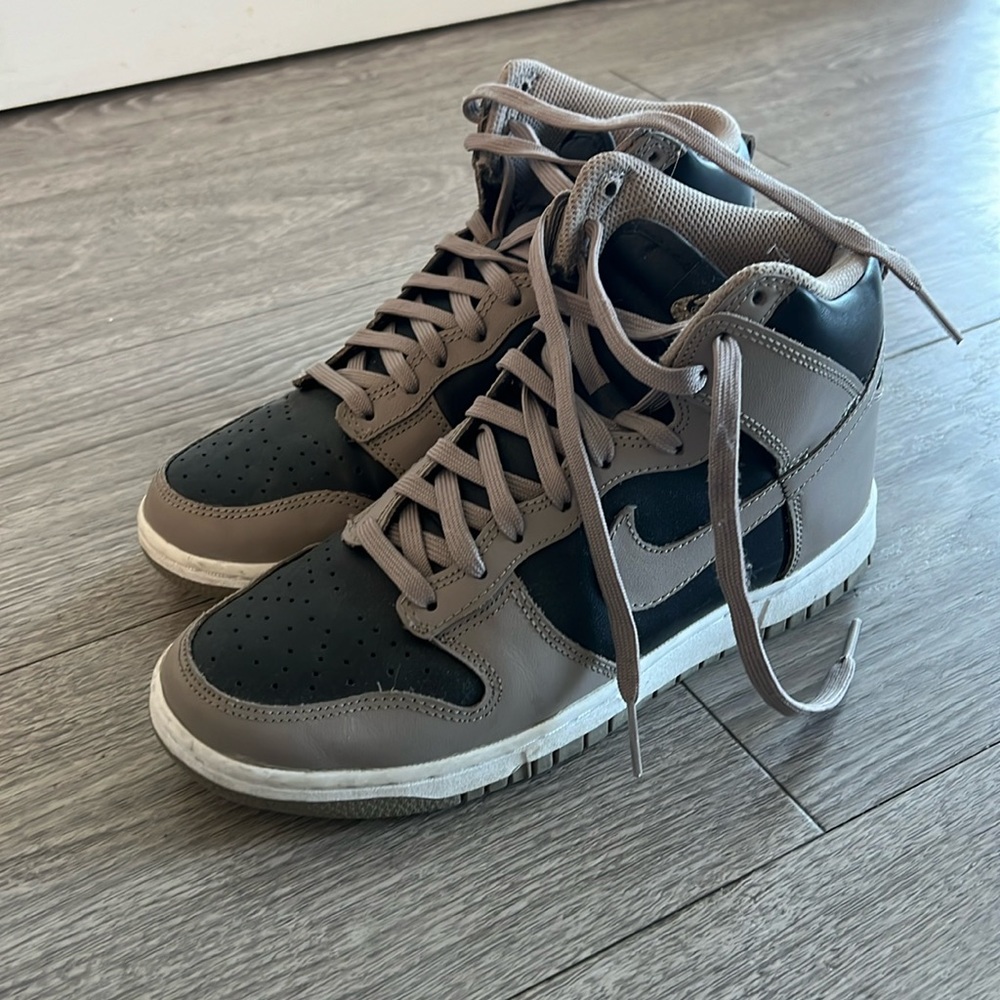 Nike Dunks - hardly worn - UK 4.5/US 7 high tops